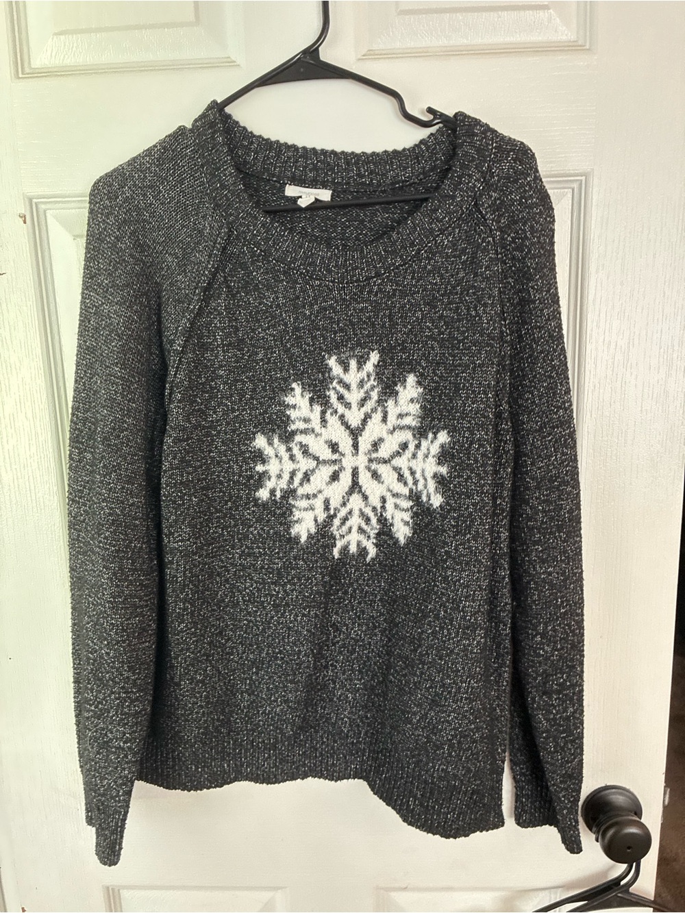 Maurices 1X Snowflake Sweater Gray Knit Winter Holiday Pullover